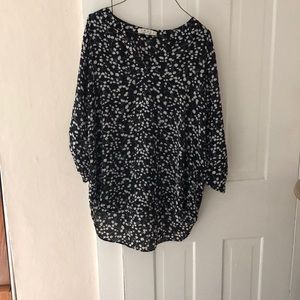 Flowered blouse. Great condition never worn!